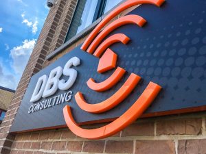 Enseigne 3D pour DBS Consulting réalisée par Laurent Feuillen (Graphic Dimension) : un visuel impactant pour renforcer l’image de marque en façade