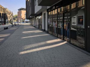 Lettrage en trompe l'oeil à Andenne dans la Promenade des Ours. Une conception originale et graphique réalisée par Laurent Feuillen de Graphic Dimension à Andenne