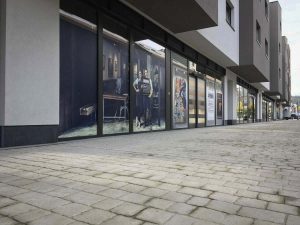Lettrage en trompe l'oeil à Andenne dans la Promenade des Ours. Une conception originale et graphique réalisée par Laurent Feuillen de Graphic Dimension à Andenne