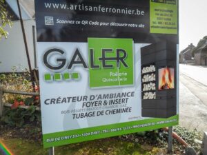 Conception et impression UV de panneaux publicitaires extérieurs en dibond à Ohey, province de Namur. Signalétique résistante et durable.