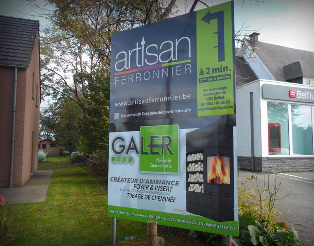Conception et impression UV de panneaux publicitaires extérieurs en dibond à Ohey, province de Namur. Signalétique résistante et durable.
