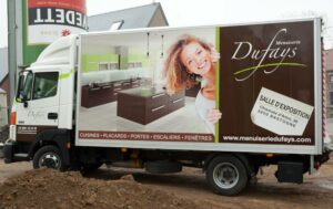 lettrage camion menuiserie dufays bastogne habillage publicitaire